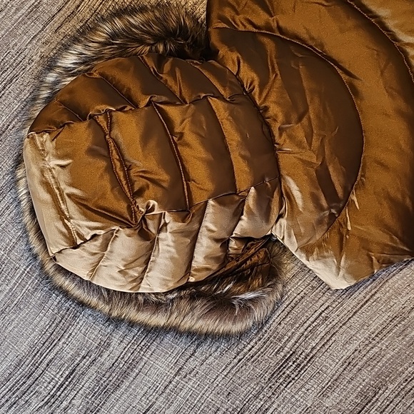 Bronze Gold Puffer Vest w/Gorgeous Faux Fur Hood NWT Eddie Bauer - Picture 4 of 4